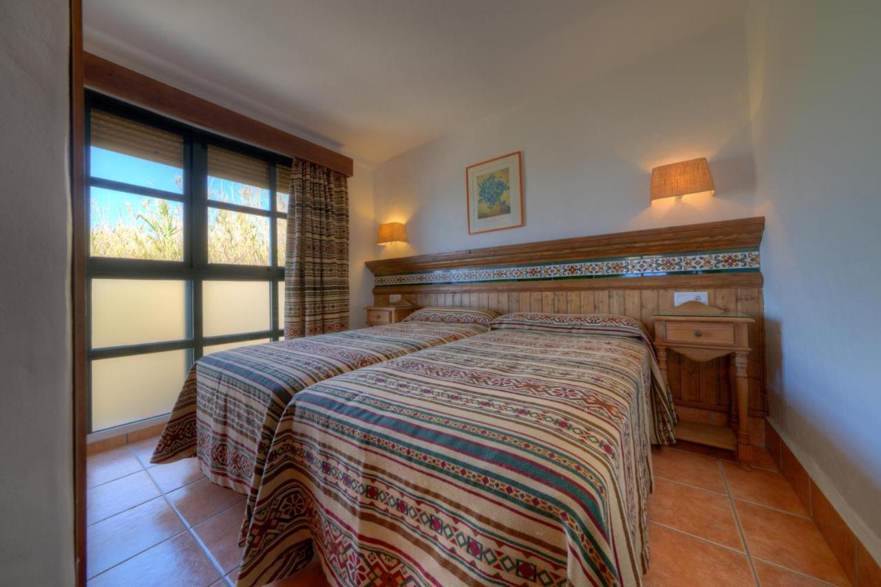Apartamentos El Roqueo Conil De La Frontera Exterior photo
