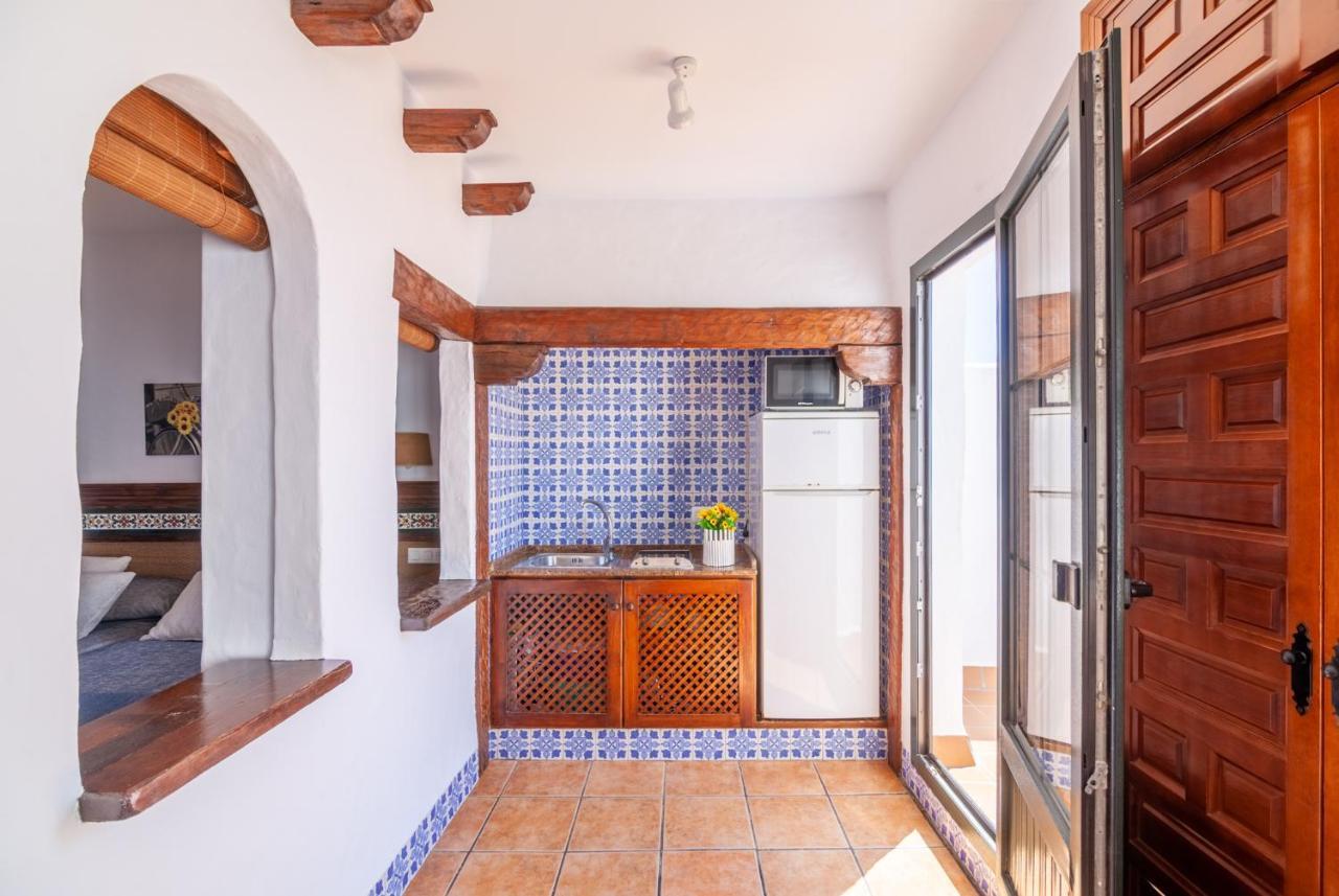 Apartamentos El Roqueo Conil De La Frontera Exterior photo