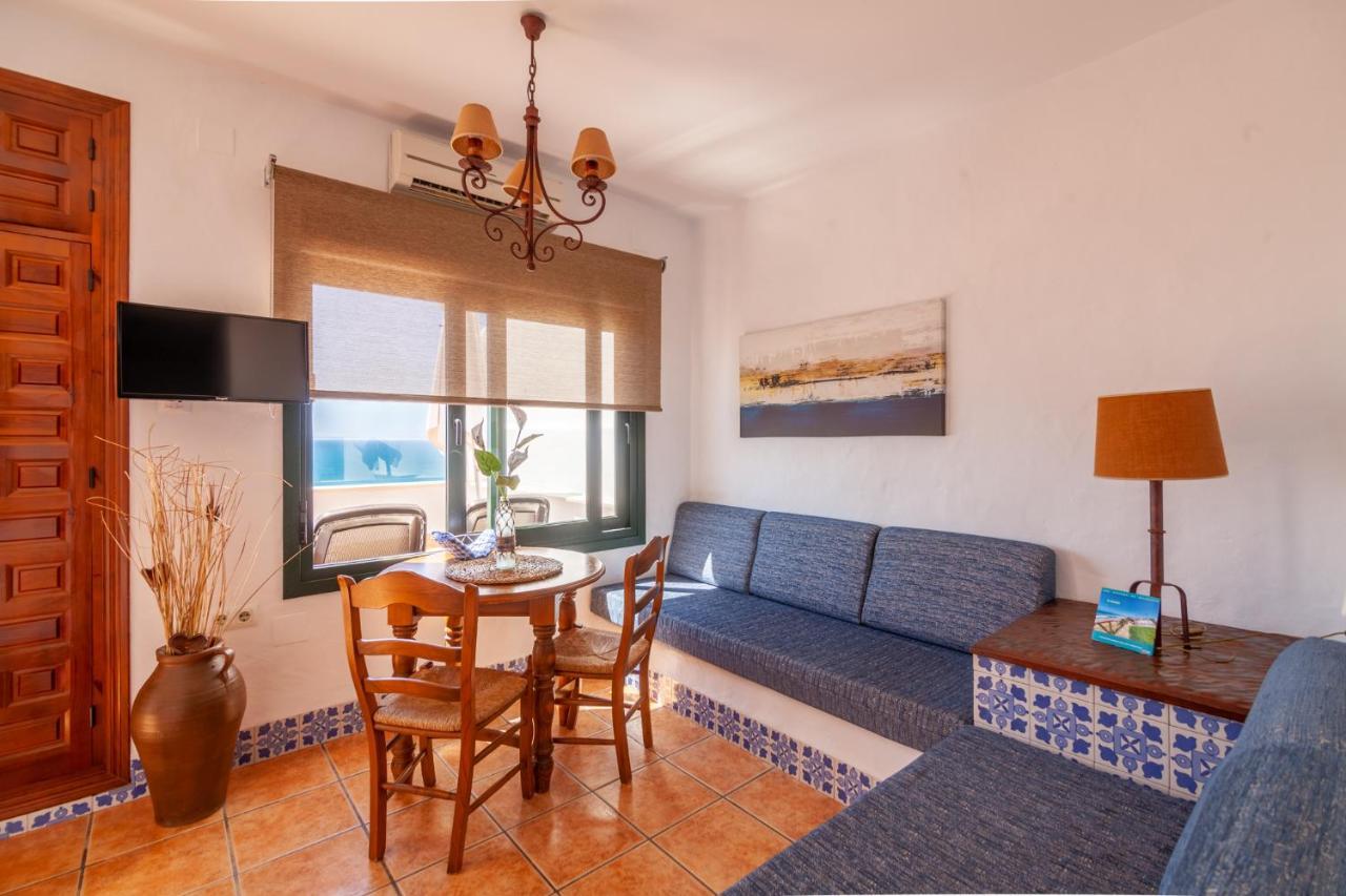 Apartamentos El Roqueo Conil De La Frontera Exterior photo