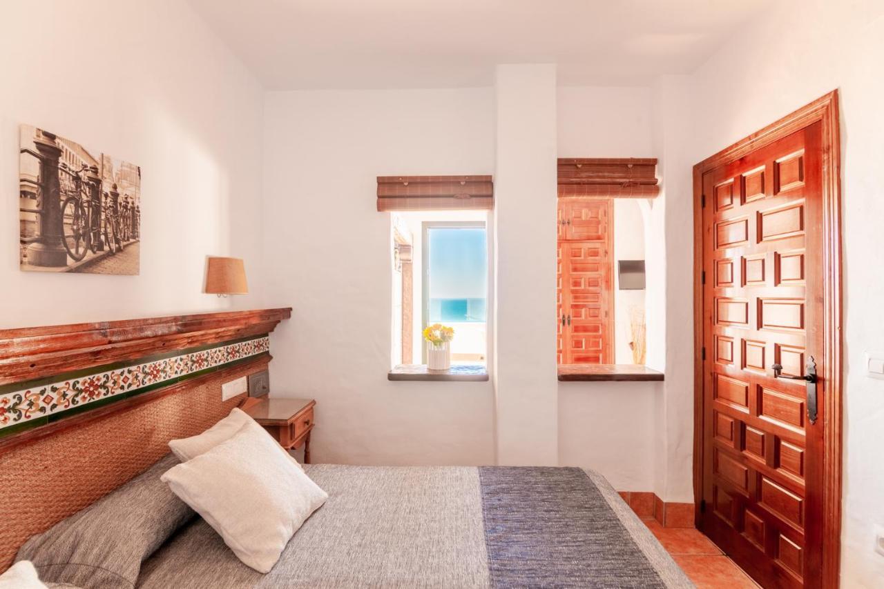 Apartamentos El Roqueo Conil De La Frontera Exterior photo