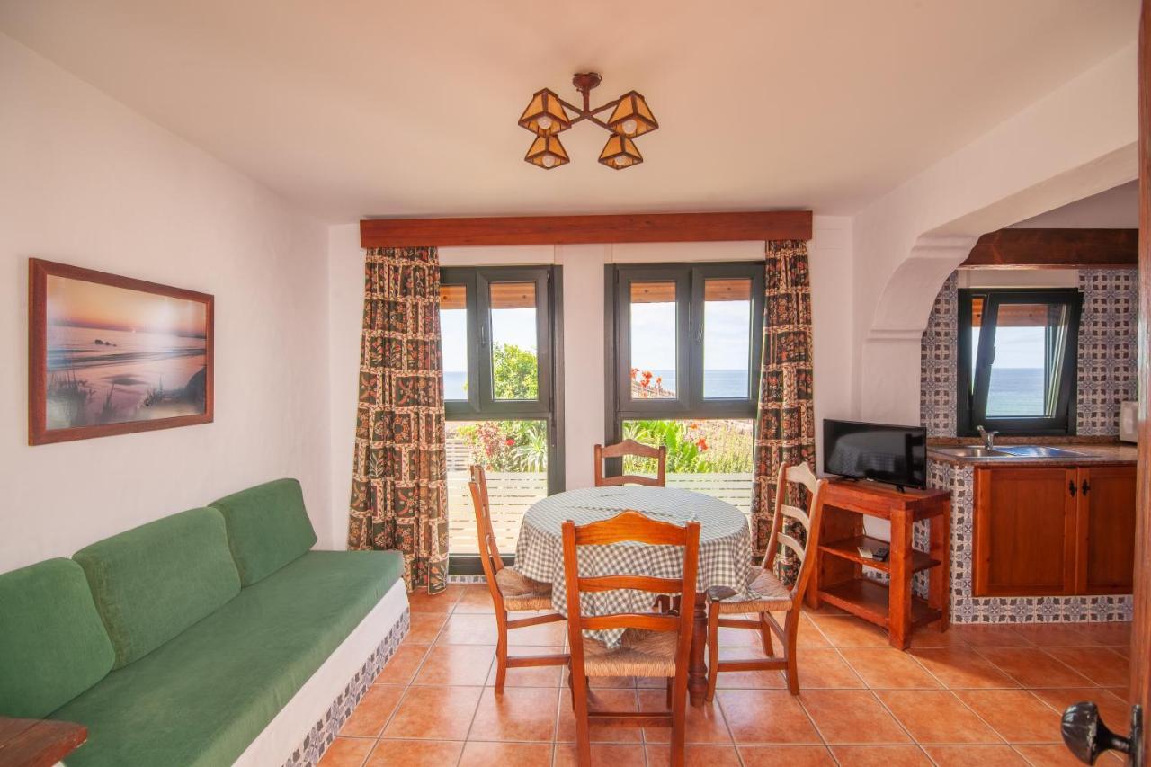 Apartamentos El Roqueo Conil De La Frontera Exterior photo