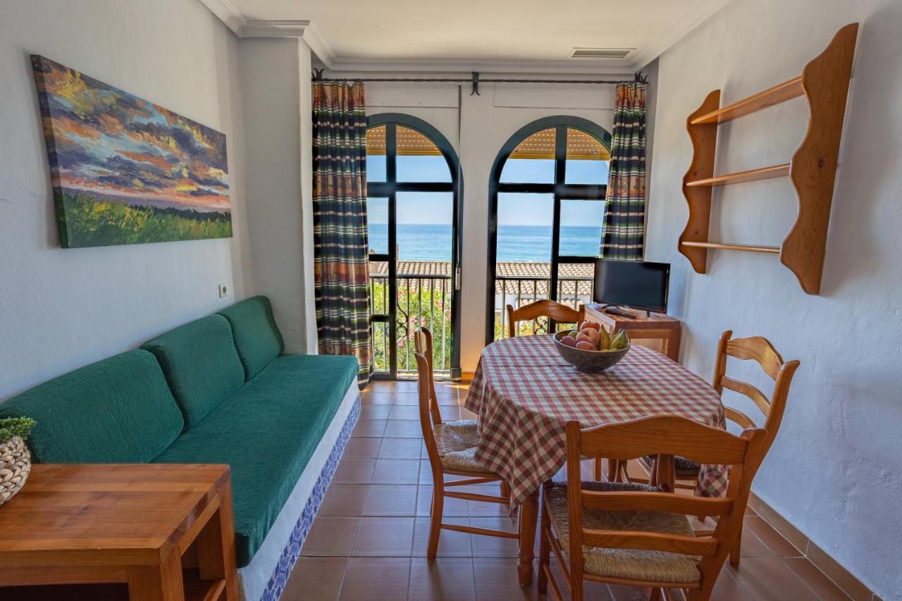 Apartamentos El Roqueo Conil De La Frontera Exterior photo
