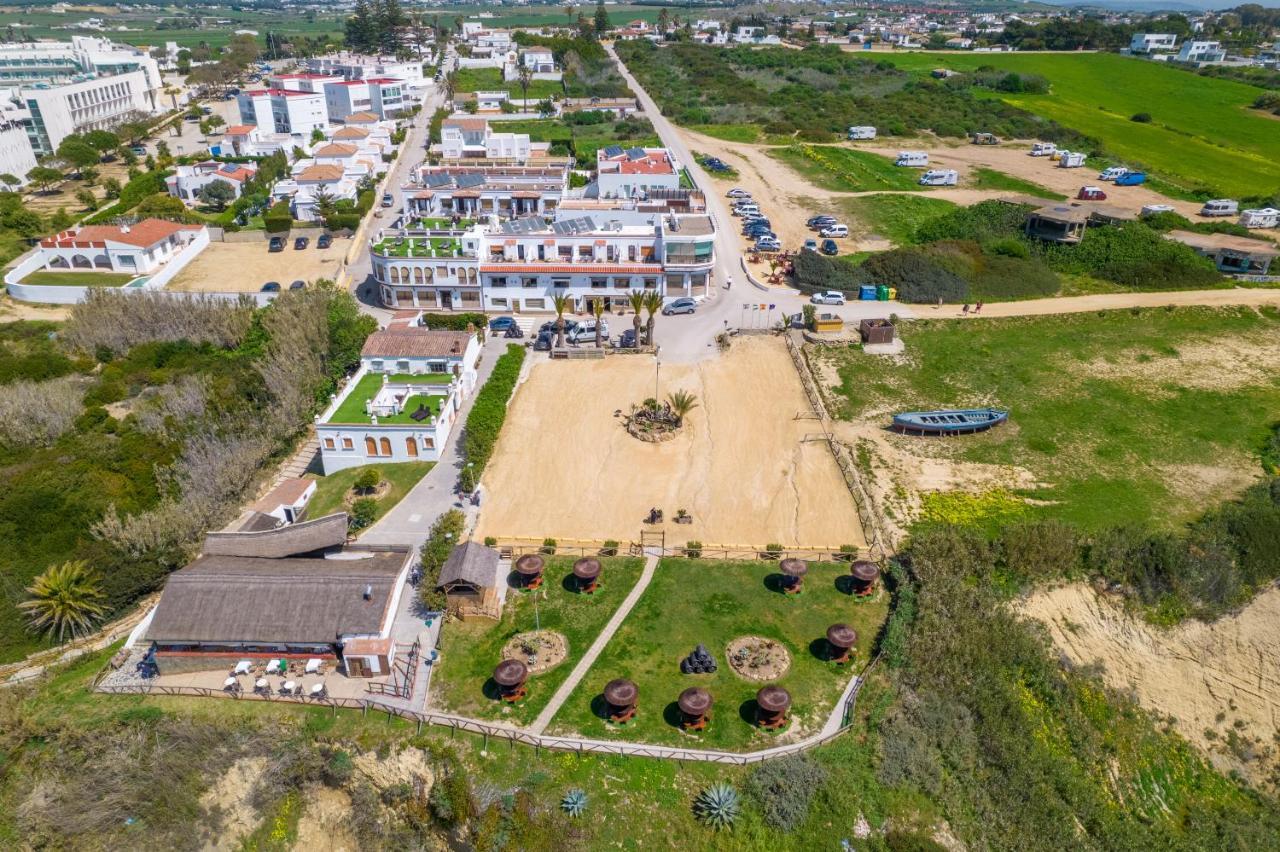 Apartamentos El Roqueo Conil De La Frontera Exterior photo