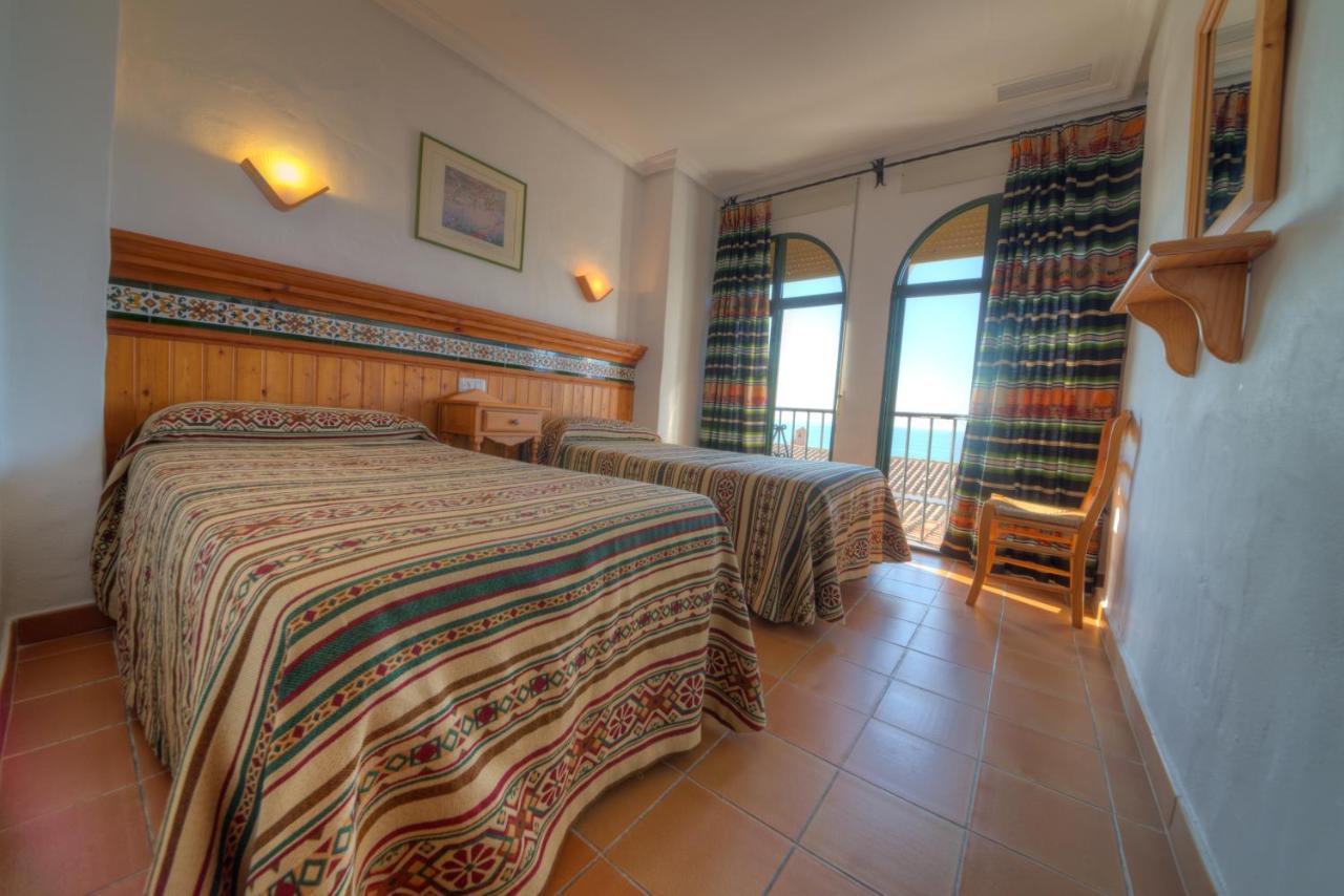 Apartamentos El Roqueo Conil De La Frontera Exterior photo